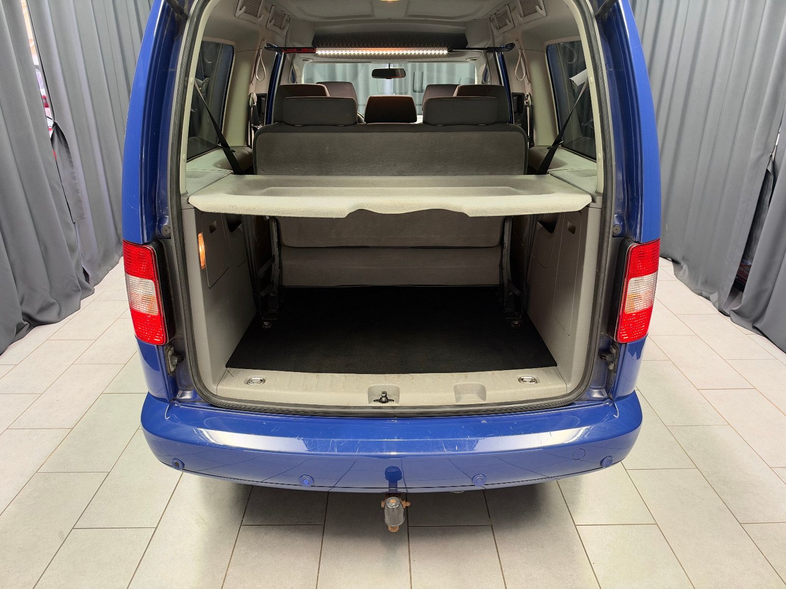 Fahrzeugabbildung Volkswagen Caddy Maxi Life Team 4Motion |AHK|PDC|7-SITZER