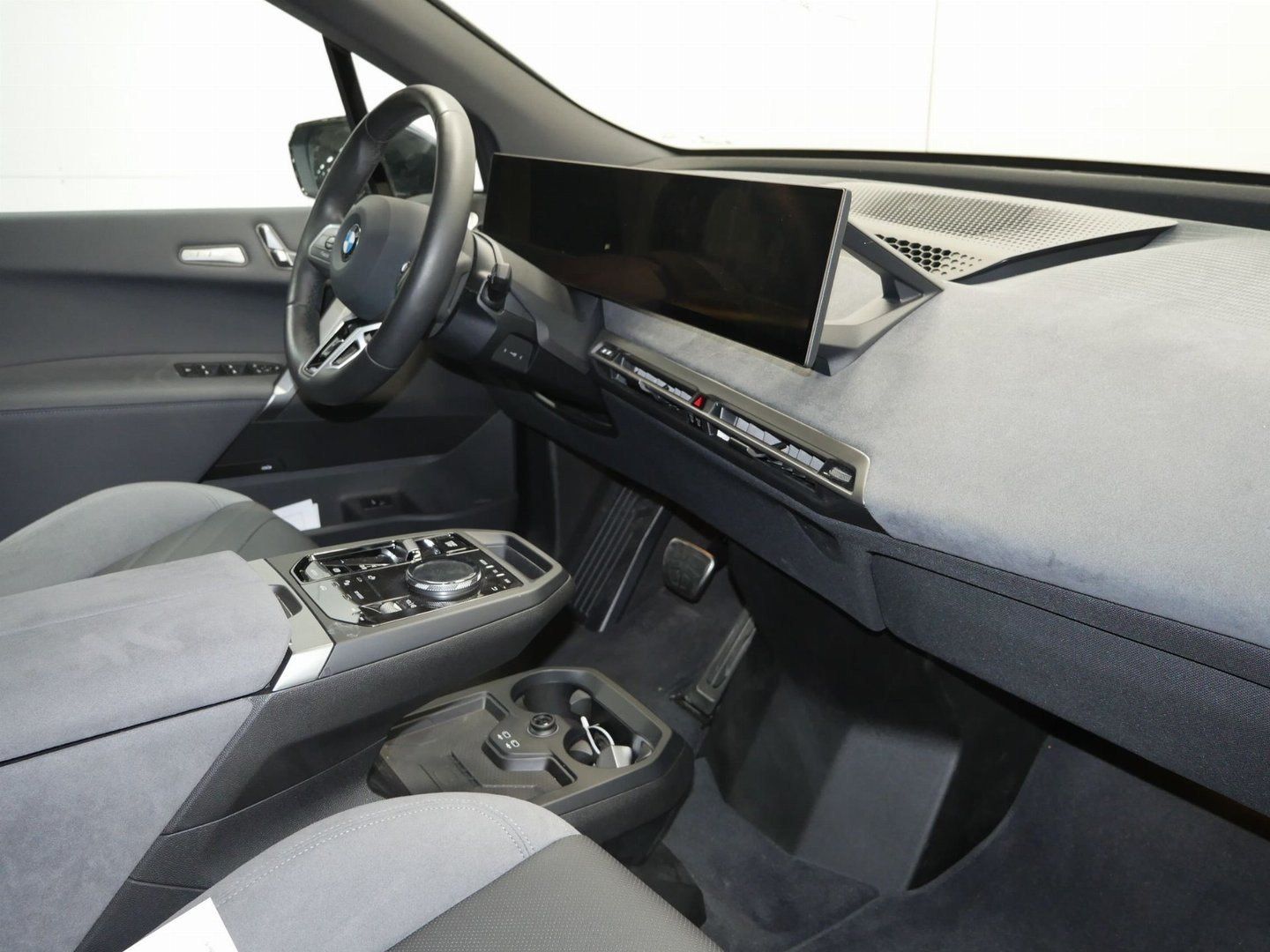 Fahrzeugeinzelansicht 7 Fahrzeugabbildung BMW iX xDrive45 M Sportpaket Glasdach Sky Lounge, Ak