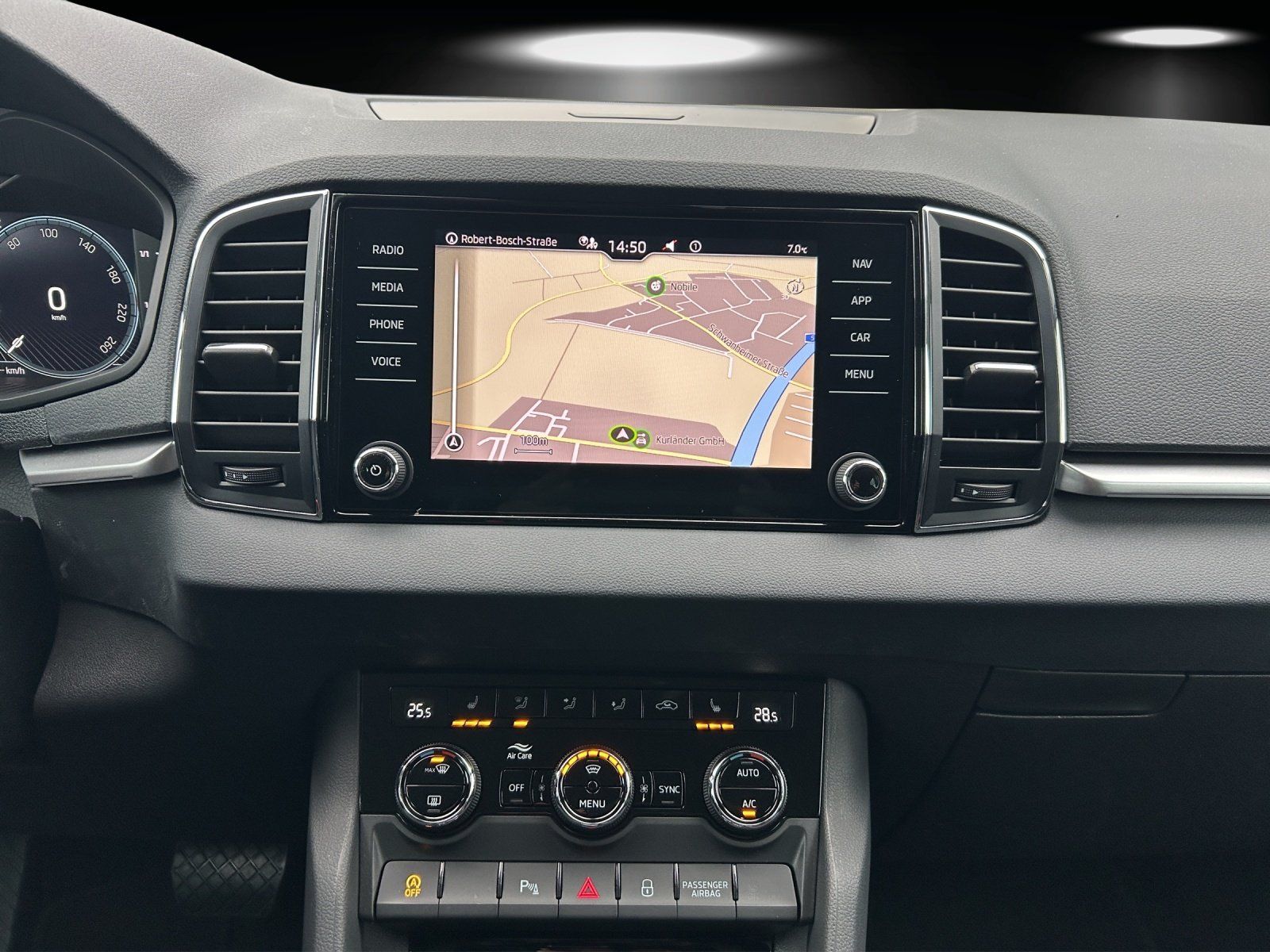 Fahrzeugabbildung SKODA Karoq Tour 2,0 TDI 4x4 DSG/LED/ACC/AHK/KAMERA/