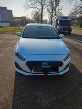 Hyundai i30 1.4 Pure Pure - Hyundai i30 Gebrauchtwagen in Karlsruhe