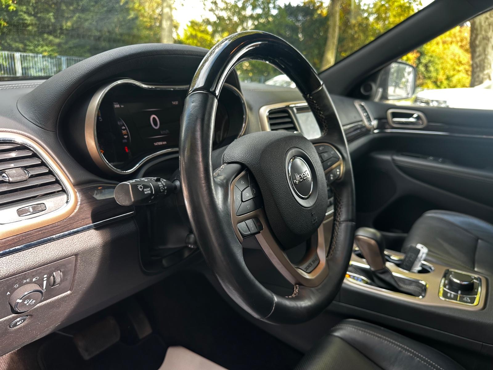 Jeep Grand Cherokee Overland 3.0 CRD V6 250 ch BVA 4x4 / Toit panoramique / Cuir Nappa ventilé / Alpine / Suspension pneumatique