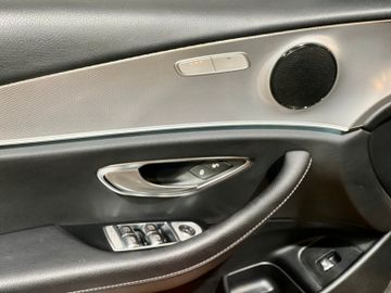 Fahrzeugabbildung Mercedes-Benz E 300de*T-Modell*Avantgarde*WIDESCREEN*AMBILIGHT