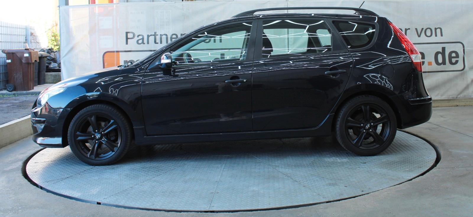 Hyundai i30 2011 — салон