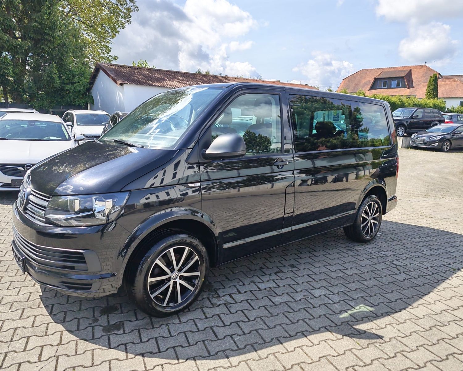 Volkswagen T6 Multivan 2017, 2.0D dīzelis, Automāts, Furgons, Melns — Latvijā