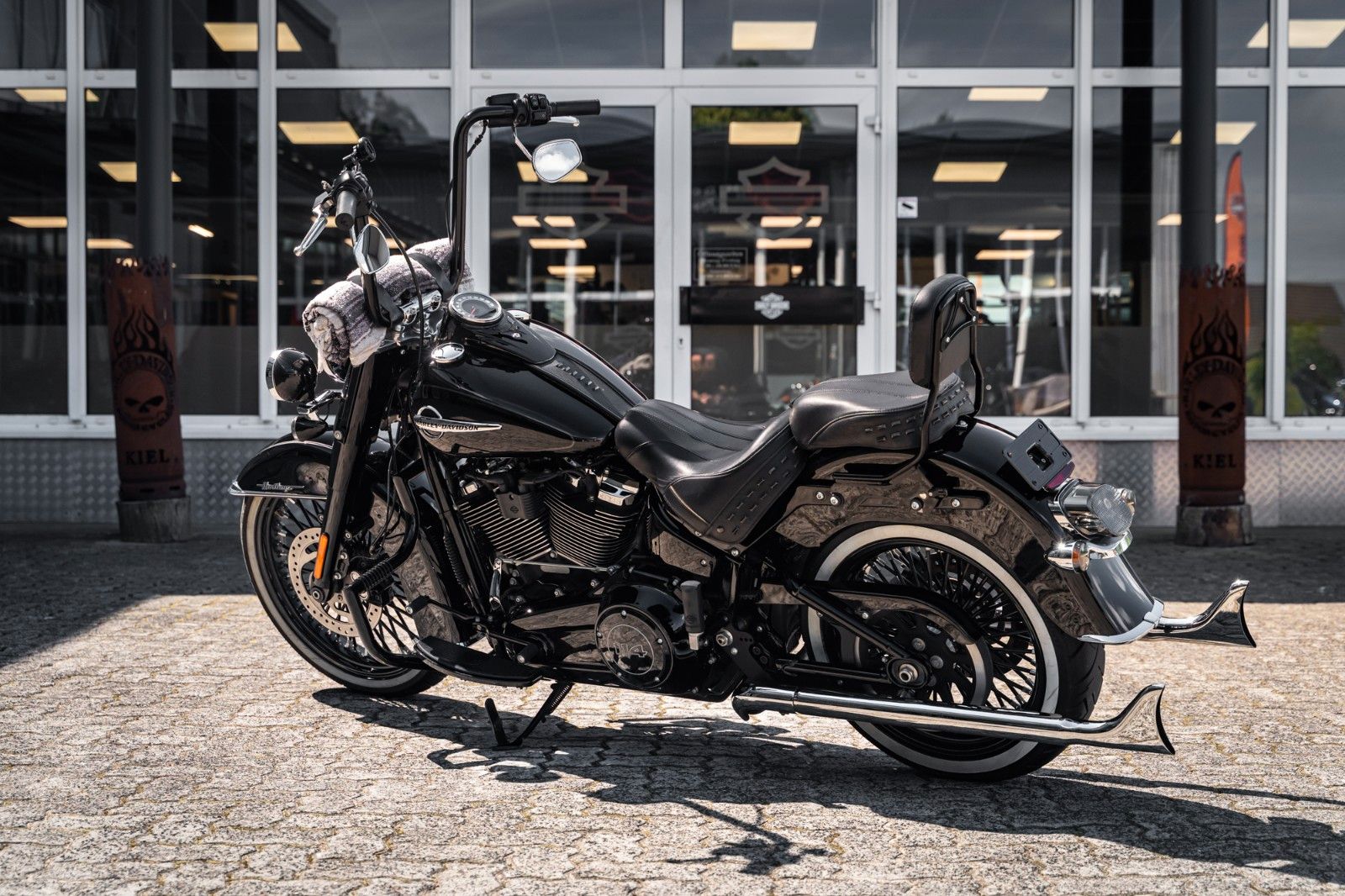 Fahrzeugabbildung Harley-Davidson FLHC Heritage - Chicano Umbau - Motorumbau -