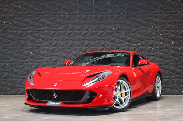 Ferrari 812 Superfast 6.5 V12 - Lift - Carbon - Shields