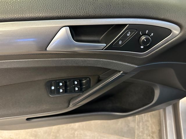 Volkswagen Golf VII Lim. Sound Start-Stopp *Navi*Kamera*