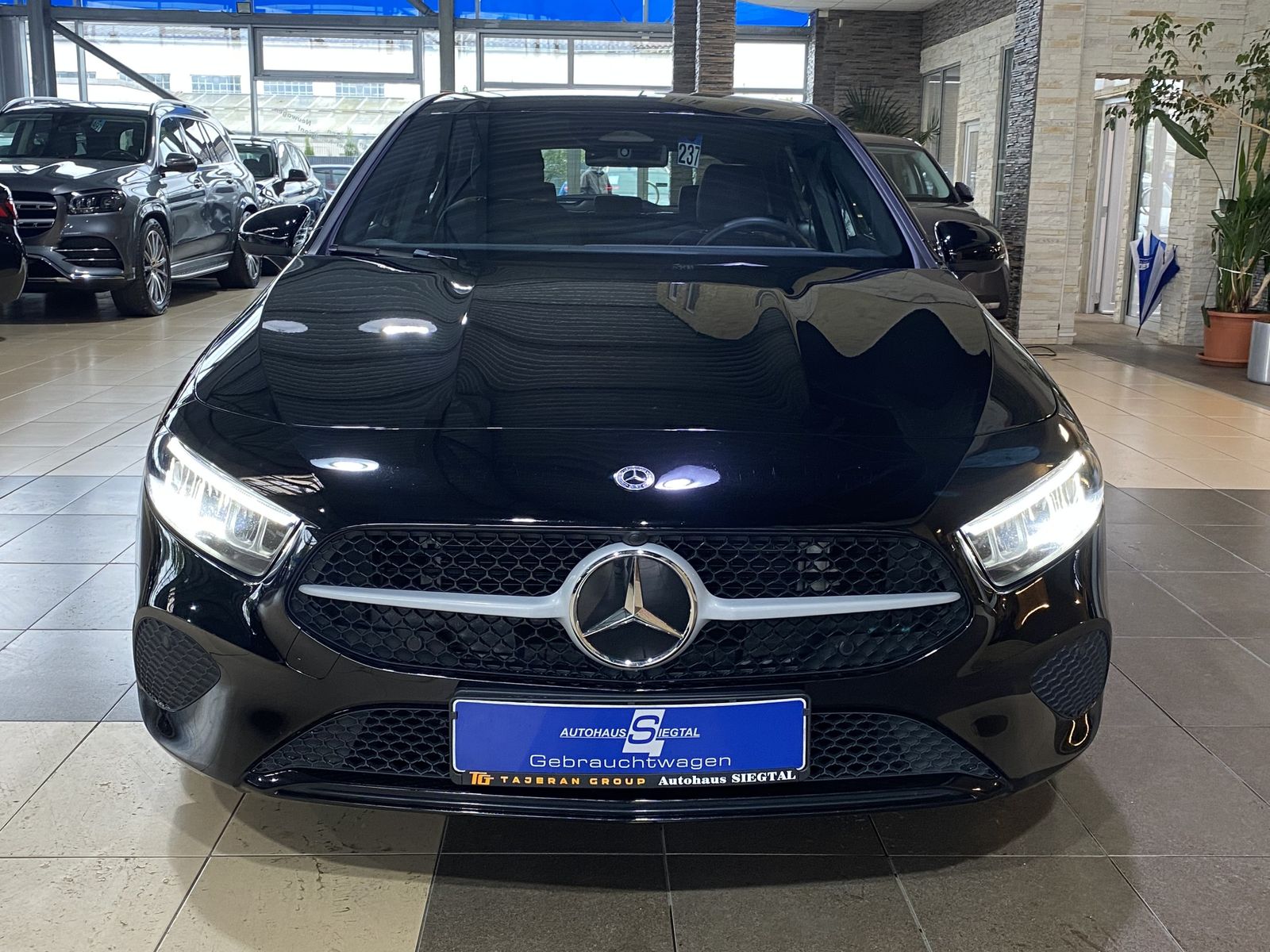 Mercedes-Benz A 180 Mild-Hybrid*Distr.+*Navi*R.Cam*PDC*DAB*LED imagem 2