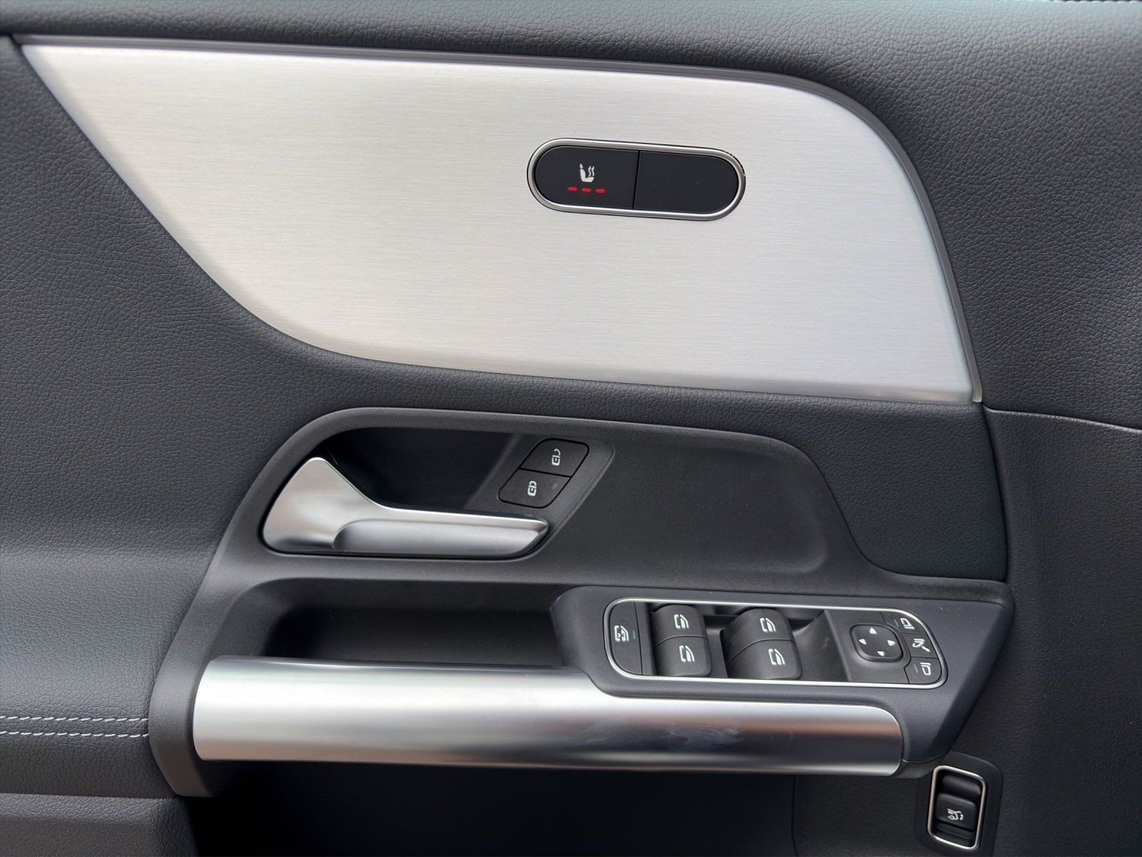 Fahrzeugabbildung Mercedes-Benz B 200 Progressive Plus Keyless AHK PTS Kamera