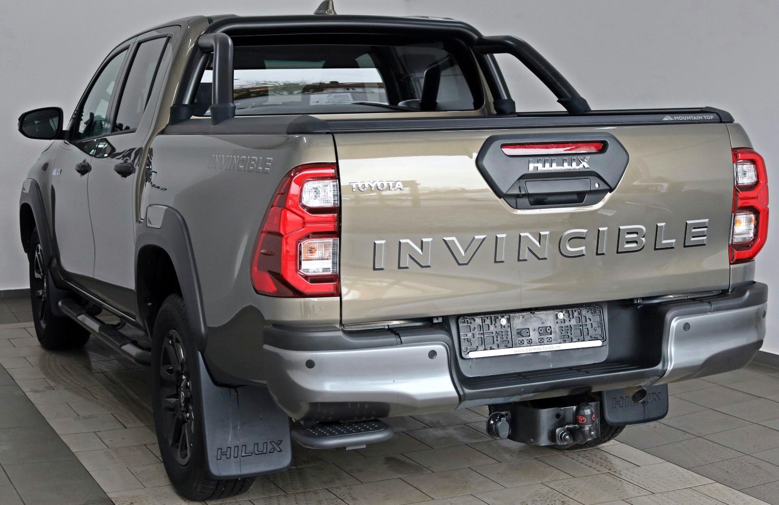 Fahrzeugabbildung Toyota Hilux 2.8 D-4D Invincible,Rollbügel,Rolo,ACC,AHK