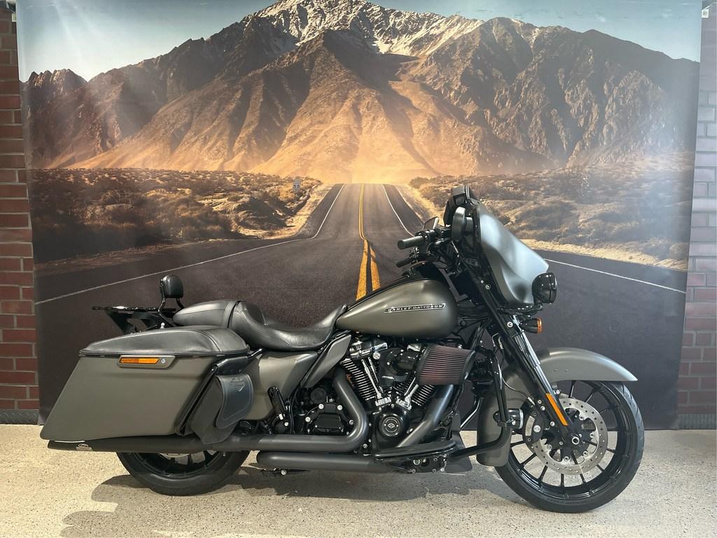 Harley-Davidson FLHXS Street Glide Special J&H / AIRRIDE