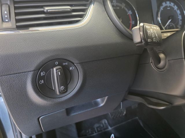 SKODA Octavia — Foto 13