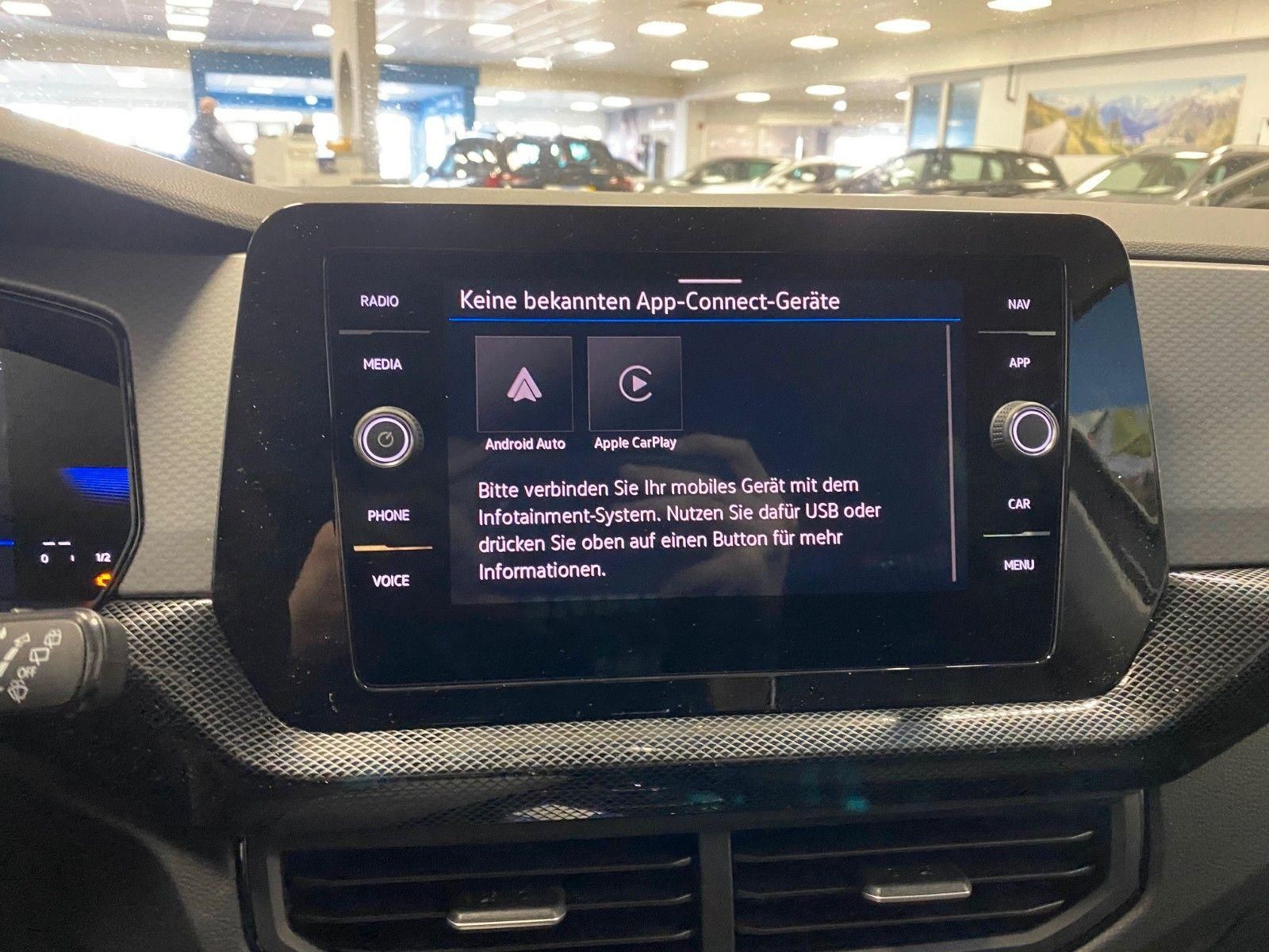 Fahrzeugabbildung Volkswagen T-Cross 1.0 TSI DSG Life+AHK+KAMERA+PDC vo+hi+BC