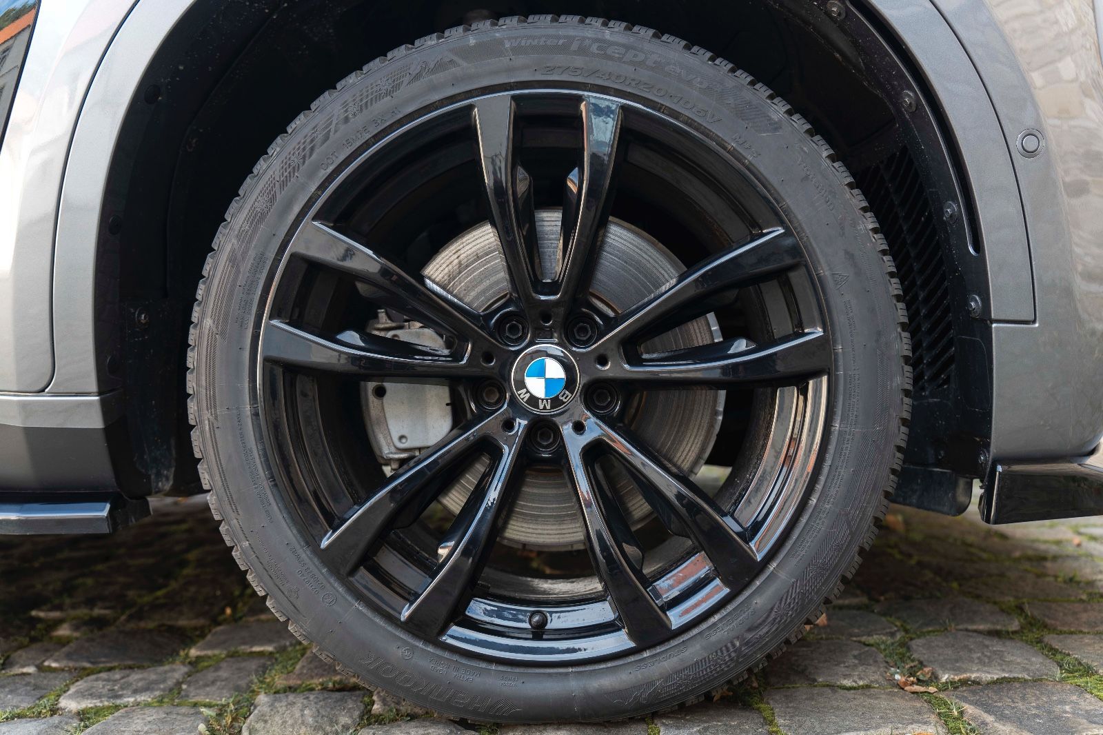 Fahrzeugabbildung BMW X6 xDrive50i M-SPORTPAKET ACC HUD LED 360° H&K