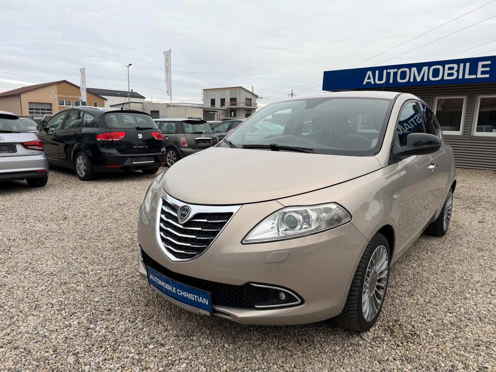 Lancia Ypsilon Platinum Xenon~Teilleder~ PDC~Tüv: Neu