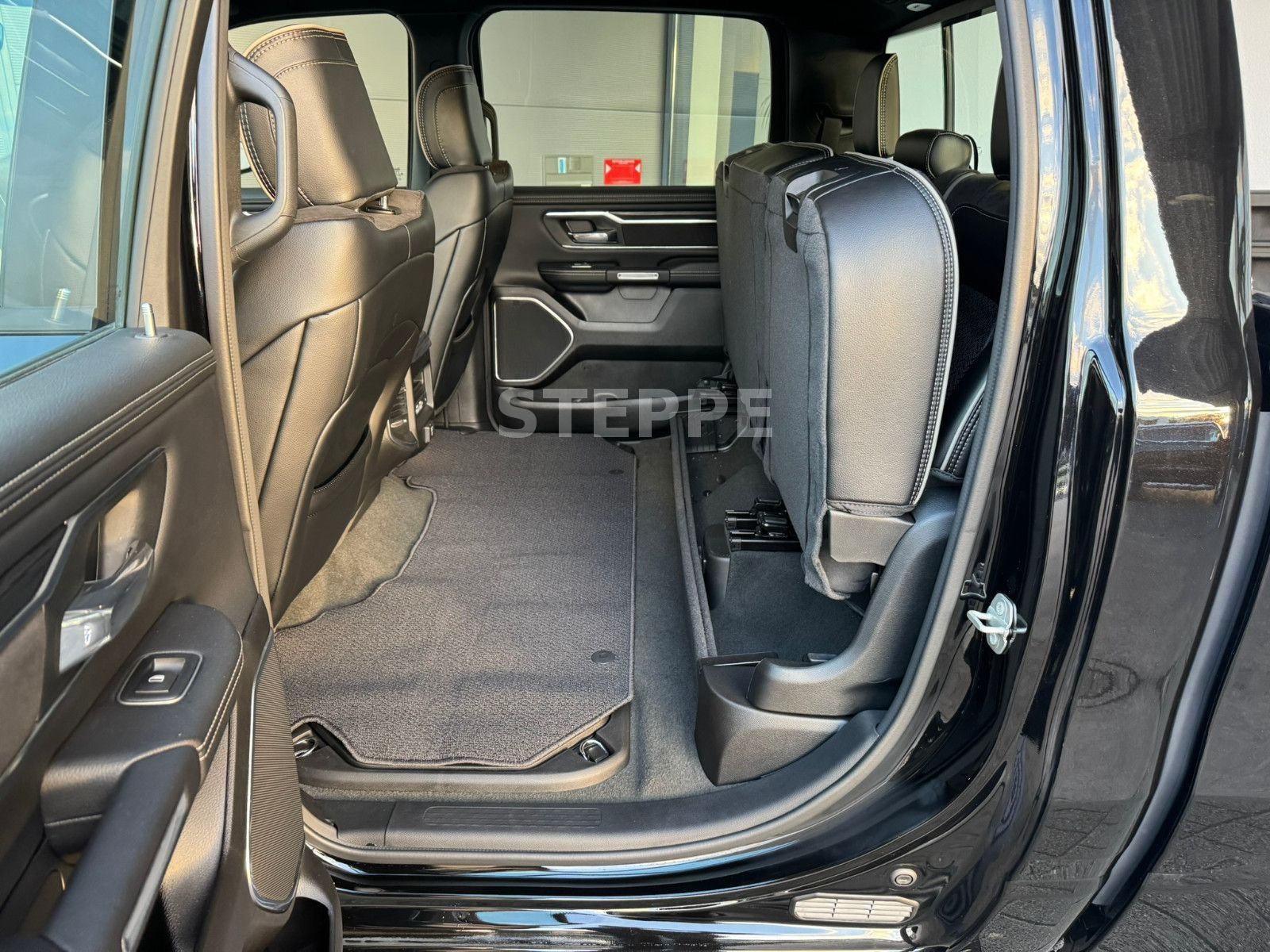 Dodge RAM 1500 5,7 V8  LARAMIE Sport Luftfed. AHK 20"