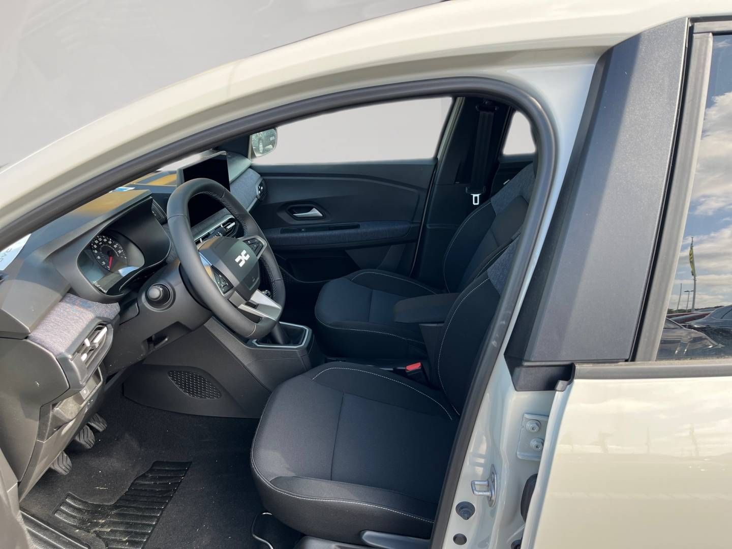 Fahrzeugabbildung Dacia Jogger Expression TCe 110 7-Sitzer