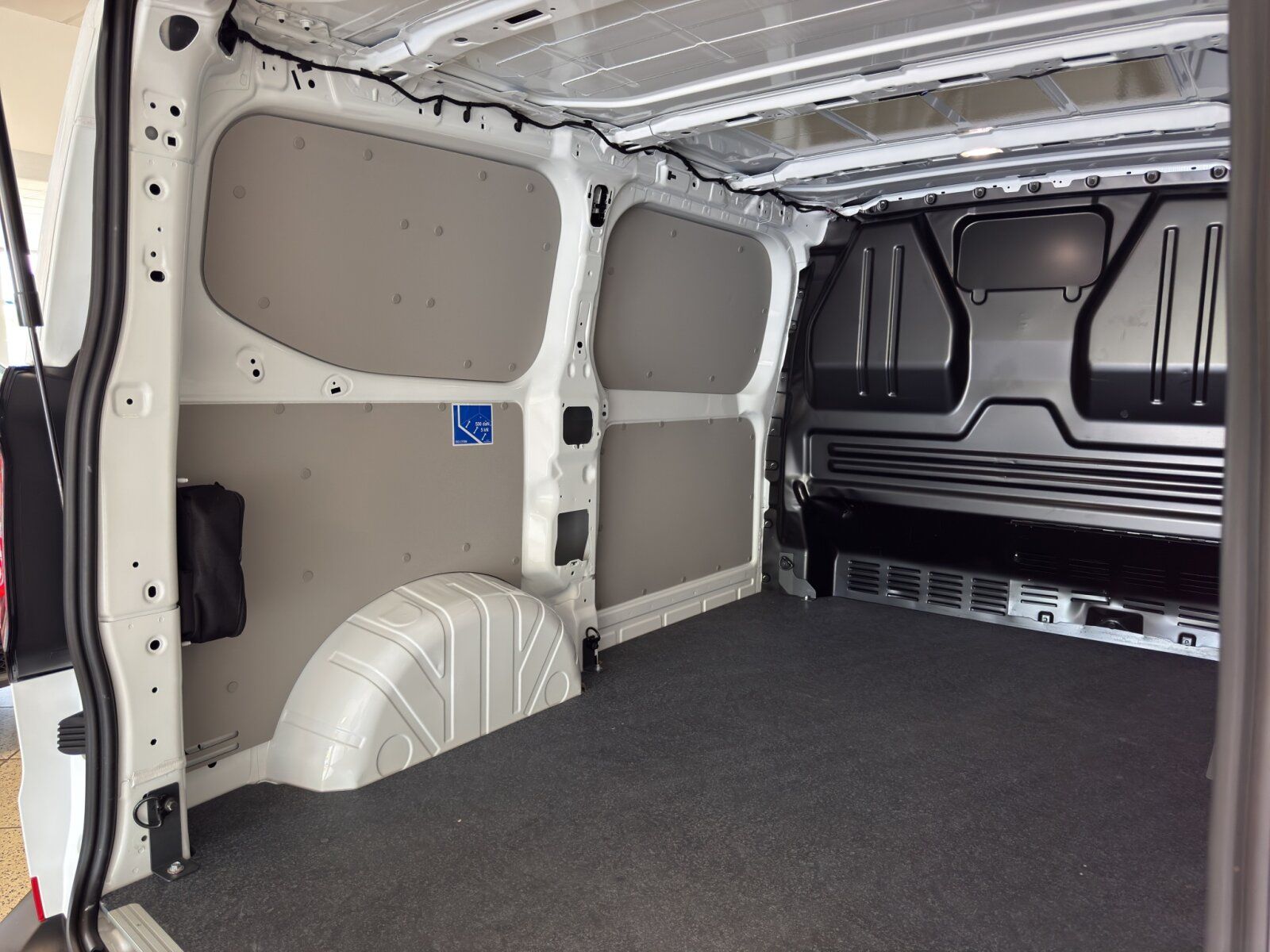 Fahrzeugabbildung Volkswagen Transporter Kasten 2.0 TDI KR 6-Gang AHK APP GJR