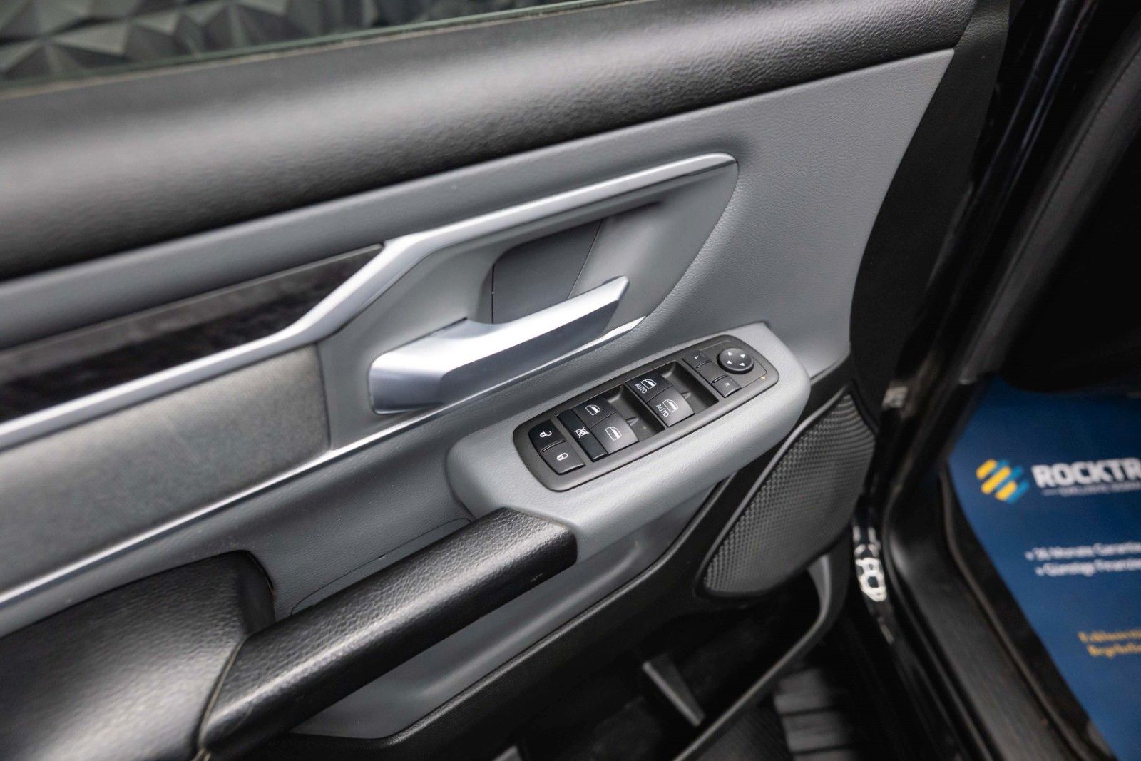 Fahrzeugabbildung Dodge RAM 5.7 V8 HEMI 4x4 OFFROAD Night-Paket LONGBED