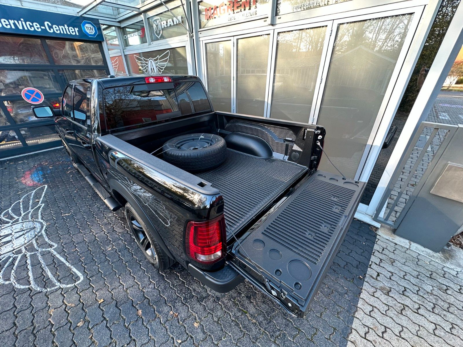 Fahrzeugabbildung Dodge RAM 1500 WARLOCK *LPG*A/T Reifen