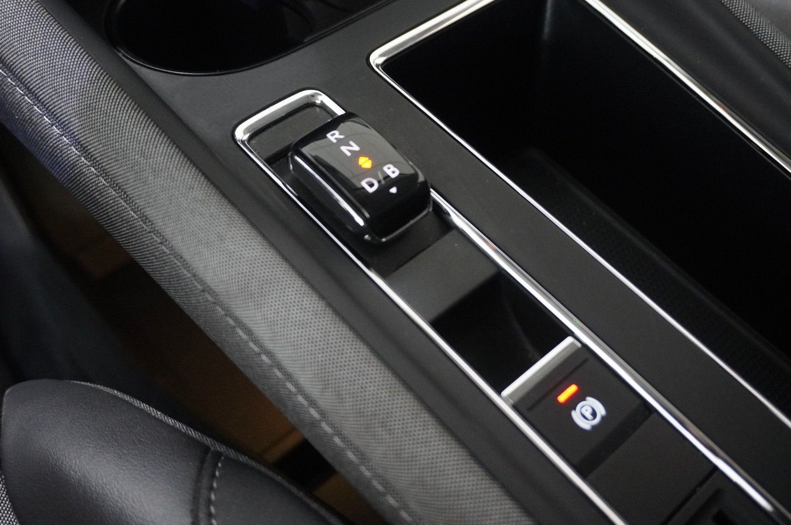 Fahrzeugabbildung SKODA Enyaq 50 IV LOFT NAVI/LED/SHZ/VIRTU./PDC/DAB+