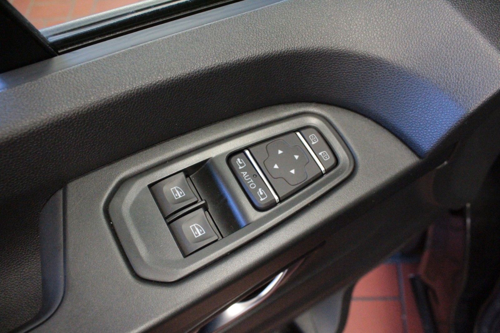 Fahrzeugabbildung Renault Trafic Grand dCi 150 EDC Evo*Automatik*8-Sitzer*