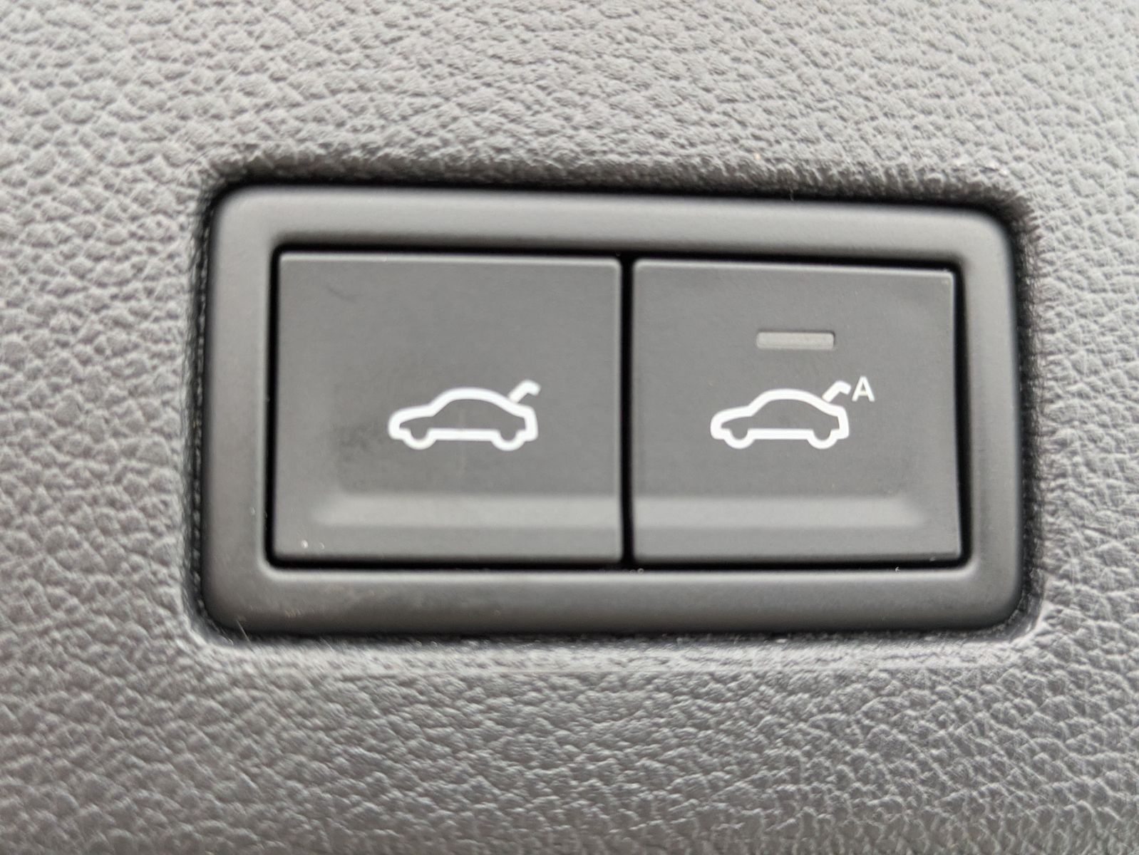 Fahrzeugabbildung Volkswagen Touareg 3.0TDI 4M R-Line VOLL Black 22" UPE 114T