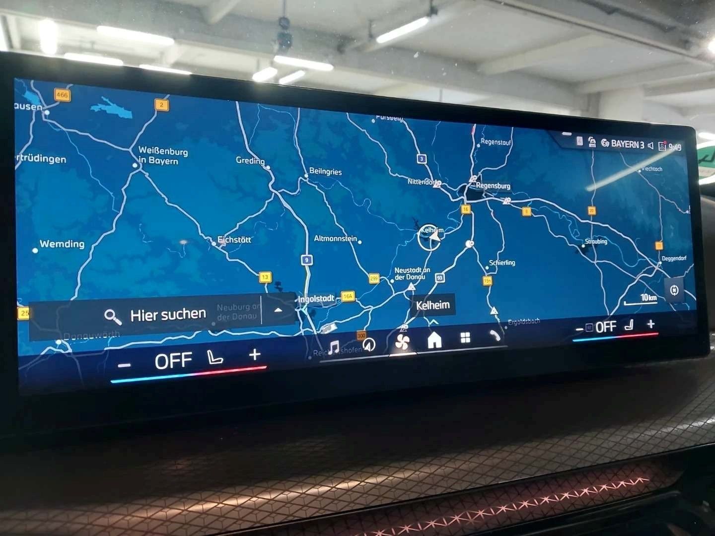 Fahrzeugabbildung BMW 330d xDrive M Sportpaket | Panorama-Glasdach