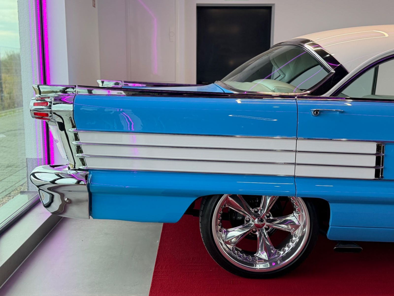 4-Door Holiday Sedan Super 88