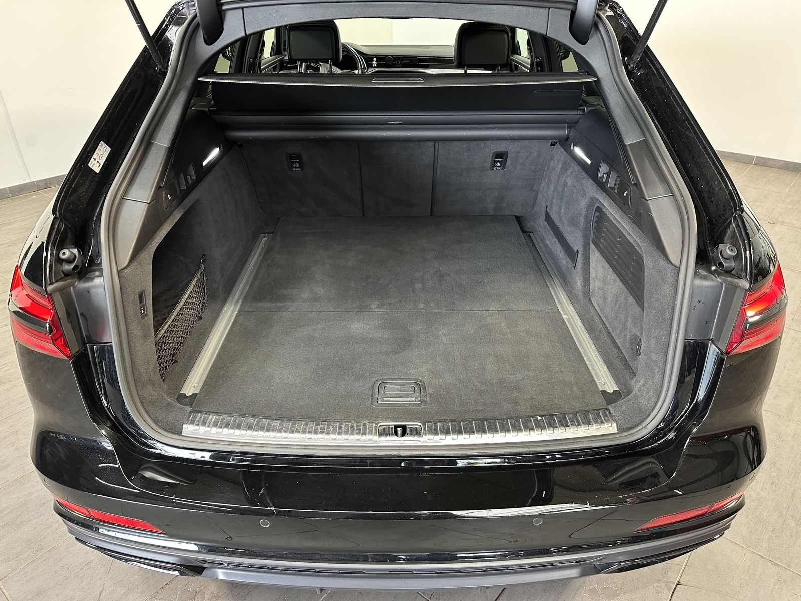 Fahrzeugabbildung Audi A6 Avant 45 TFSI S-Line NAV+LED+VCOCKPIT+PANO+SH