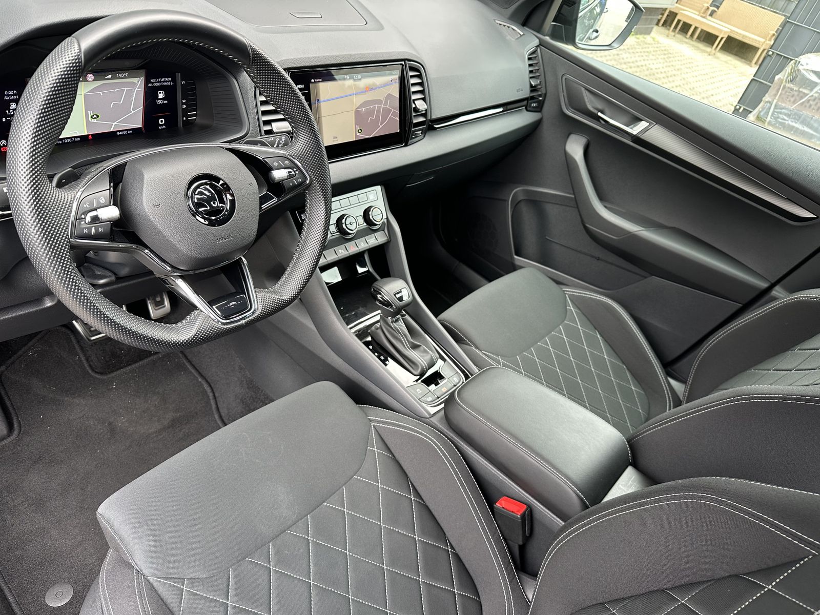 Fahrzeugabbildung SKODA Karoq 1.5 TSI DSG Sportline NAV+LED+AHK+ACC+KAM