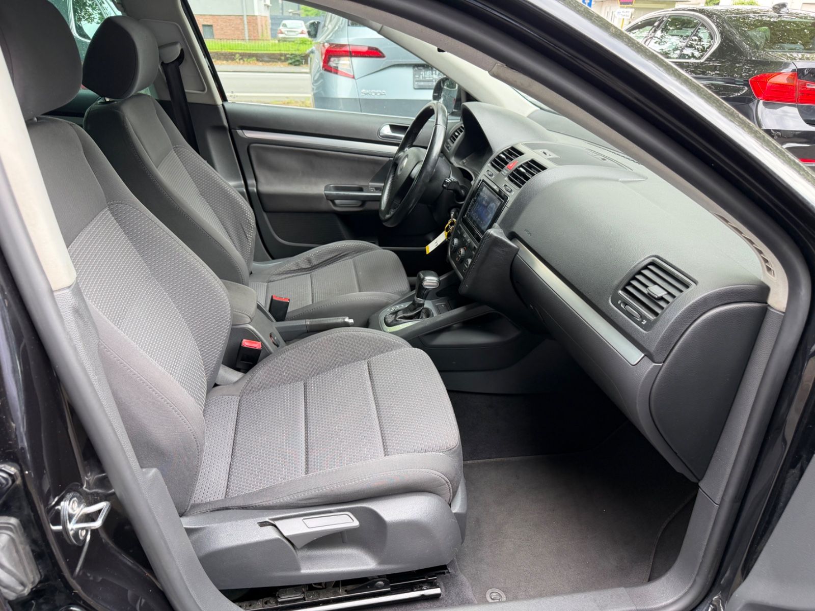 Fahrzeugabbildung Volkswagen Jetta V Sportline 2.0 AUTOMATIK
