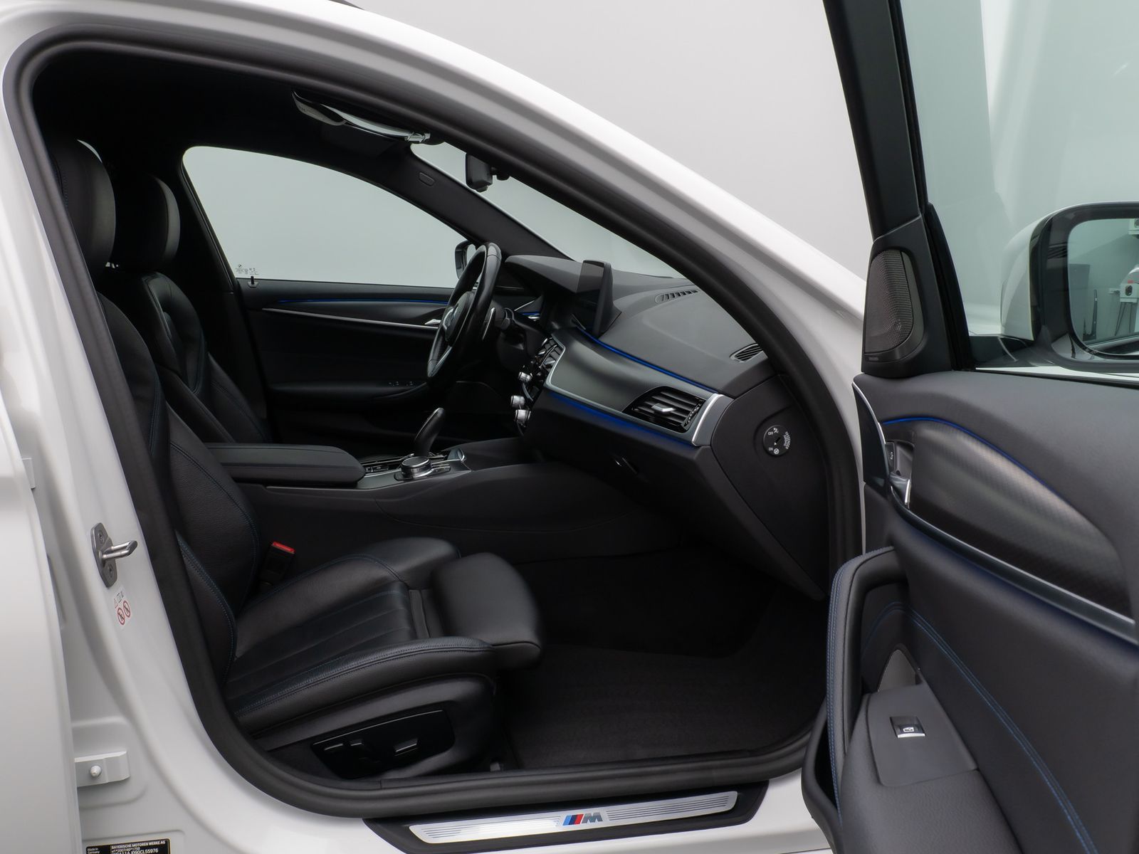 Fahrzeugabbildung BMW 530d M Sport Kamera HUD DAB H/K Komfort Alarm