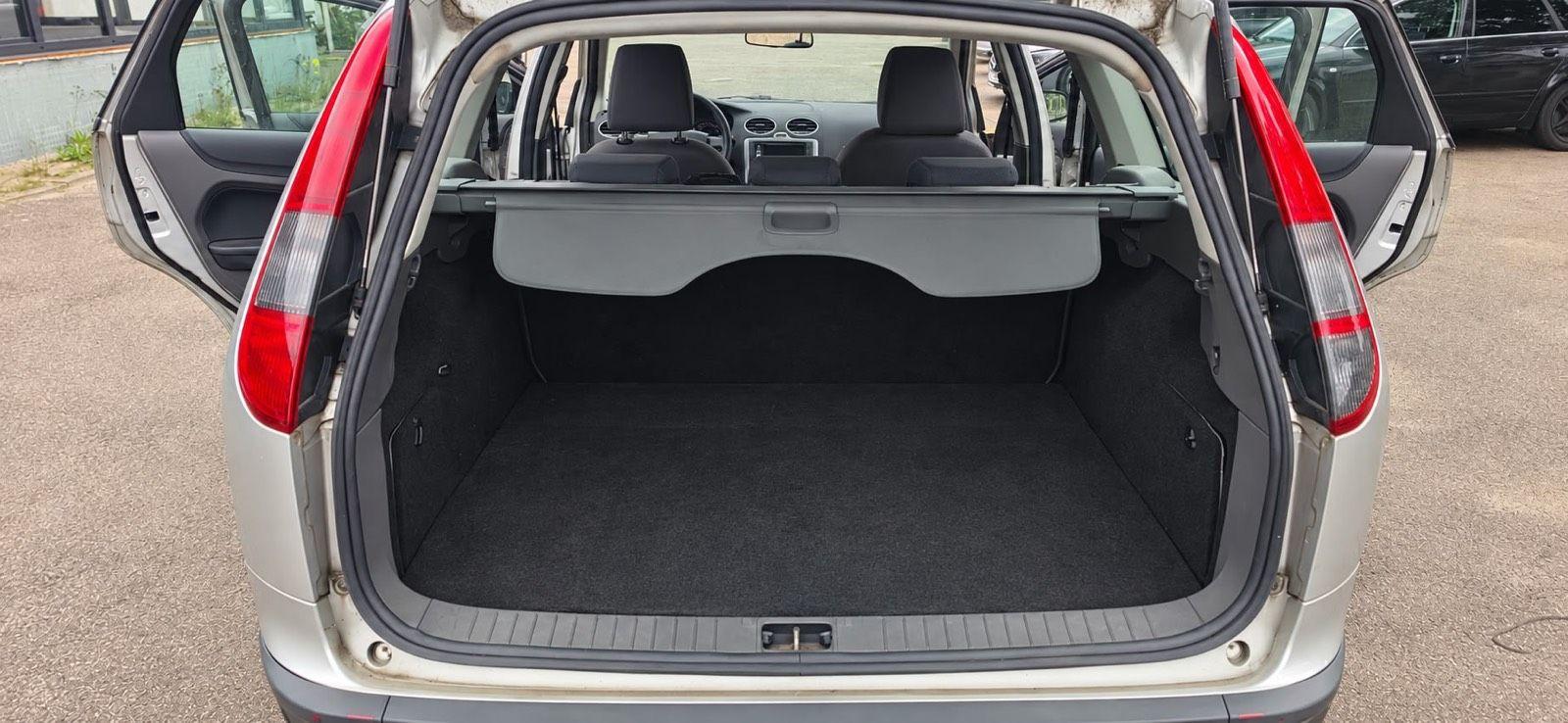 Ford Focus 2006 — photo 10