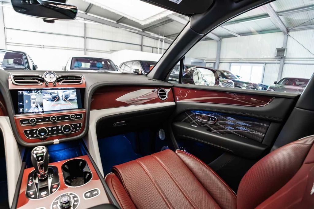 BENTLEY Bentayga 2024