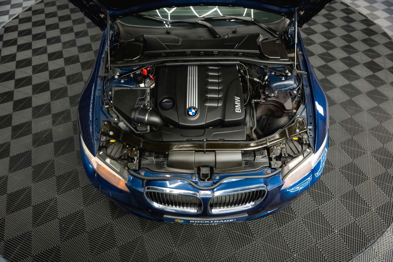 Fahrzeugabbildung BMW 330d Cabrio Sport Edition *Bi-Xenon*H&K*Memory*