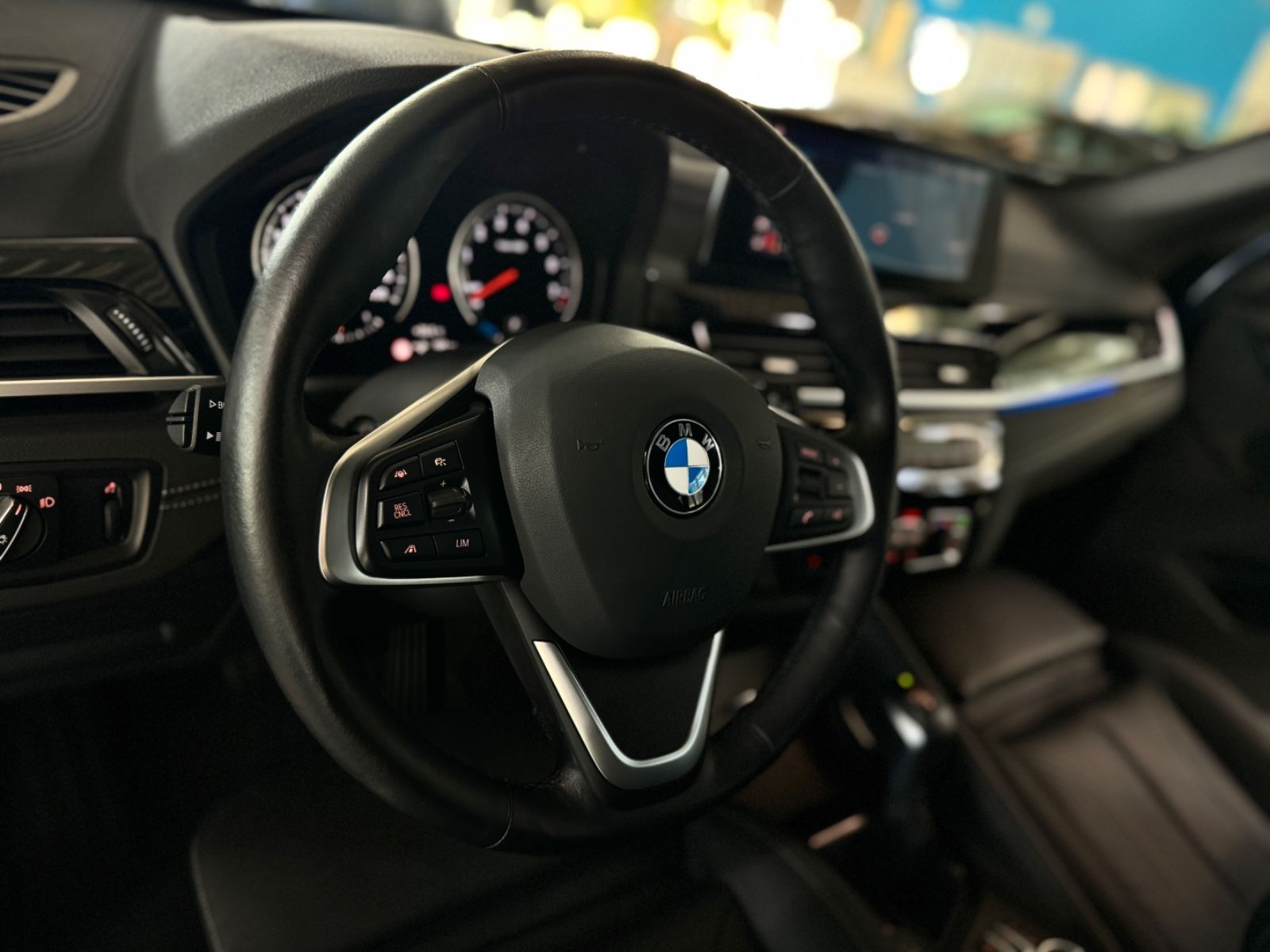 Fahrzeugabbildung BMW X1 xD25e Sport Line Kamera HUD Komfort DAB Leder