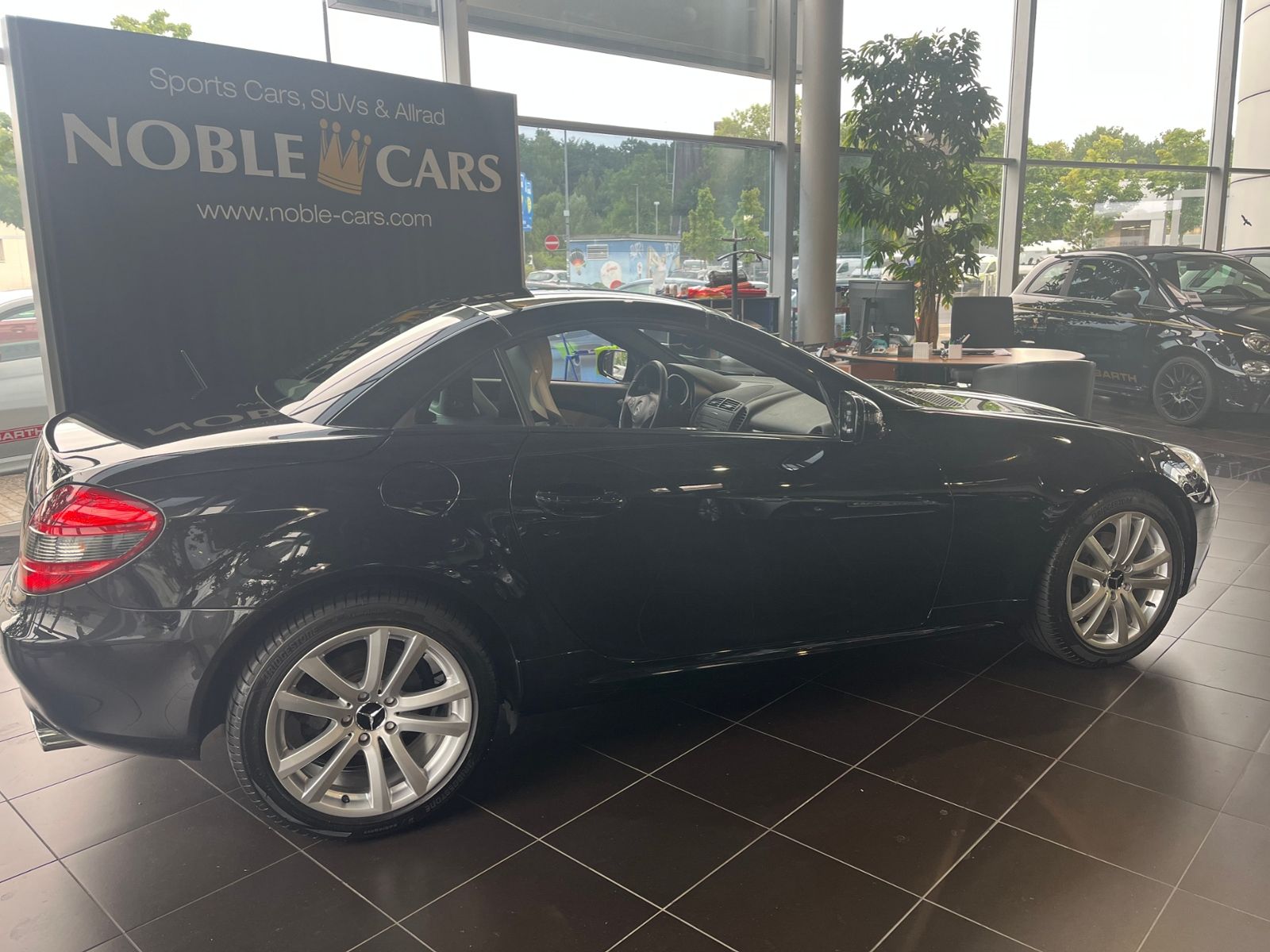 Fahrzeugabbildung Mercedes-Benz SLK Roadster 200 Kompressor AIRSCARF PDC SHZ
