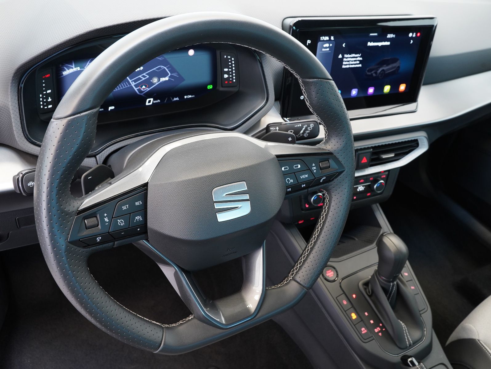 Fahrzeugabbildung SEAT Arona 1.5 TSI 110 kW FR Black Edition