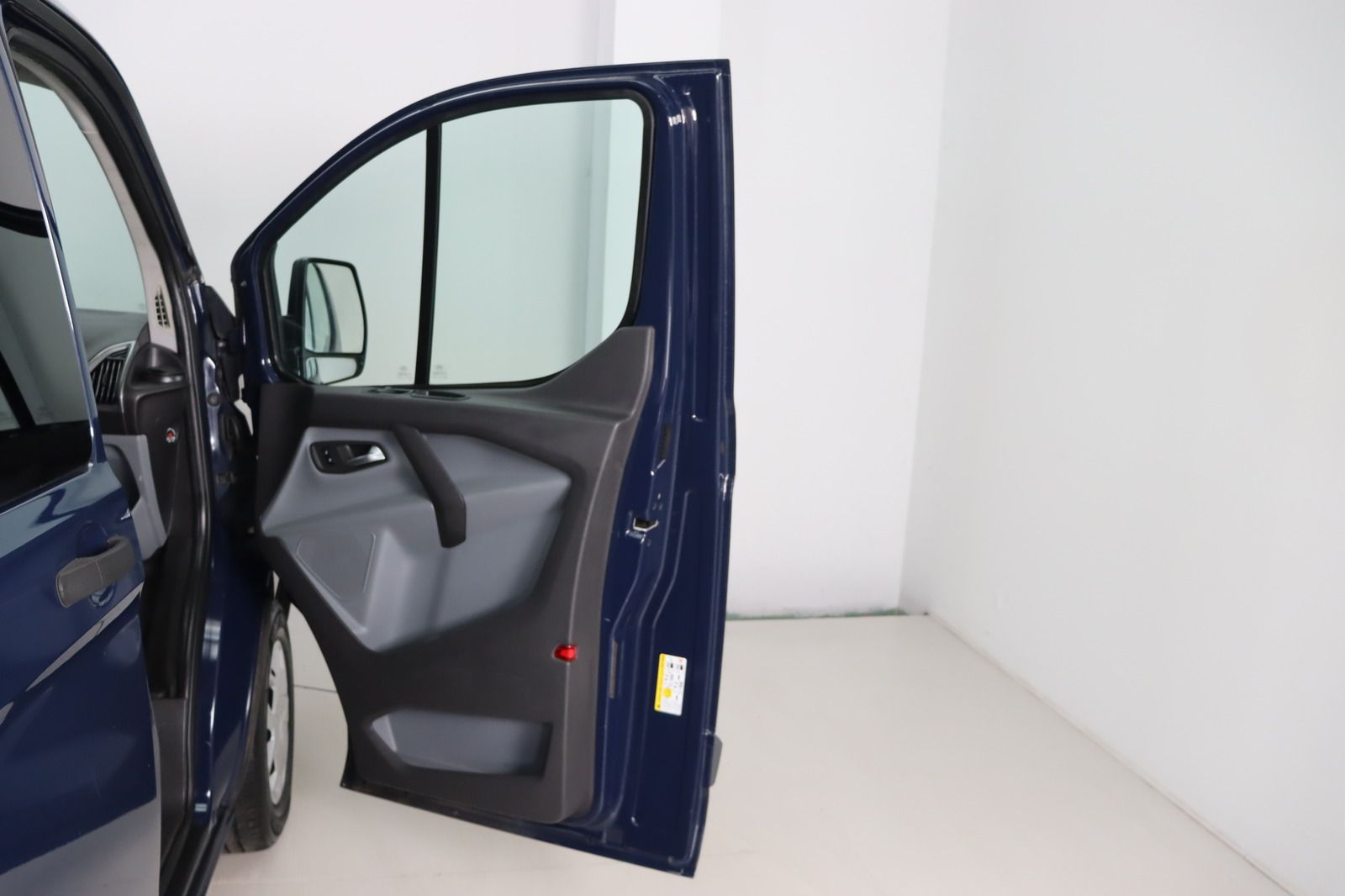 Fahrzeugabbildung Ford Transit Custom Kombi 310 L1 H1 Trend 2.0 EcoBlue