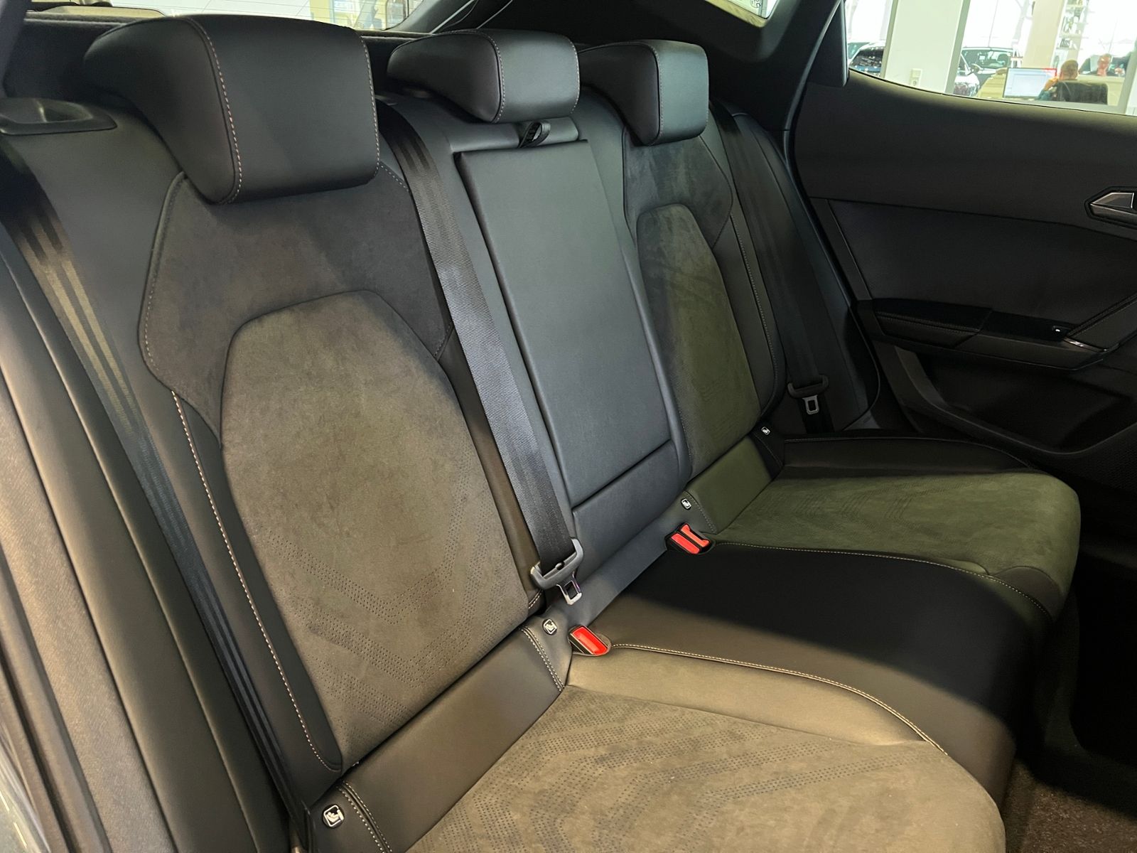 Fahrzeugabbildung CUPRA Formentor VZ 2.0 TSI DSG 4Drive *AHK, LED-Matrix
