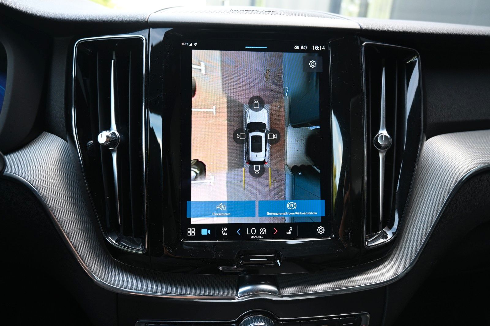 Fahrzeugabbildung Volvo XC60 B4 Plus Dark *360°*H/K*NAV*PANO*ACC*STDHZG*