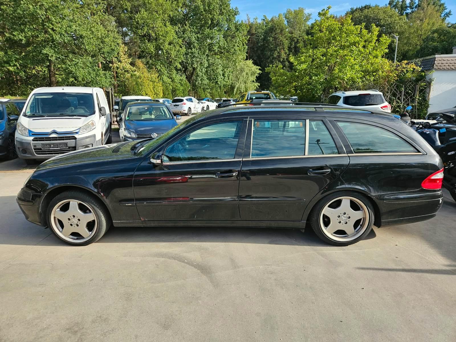 Mercedes-Benz E220 2004 — photo 14