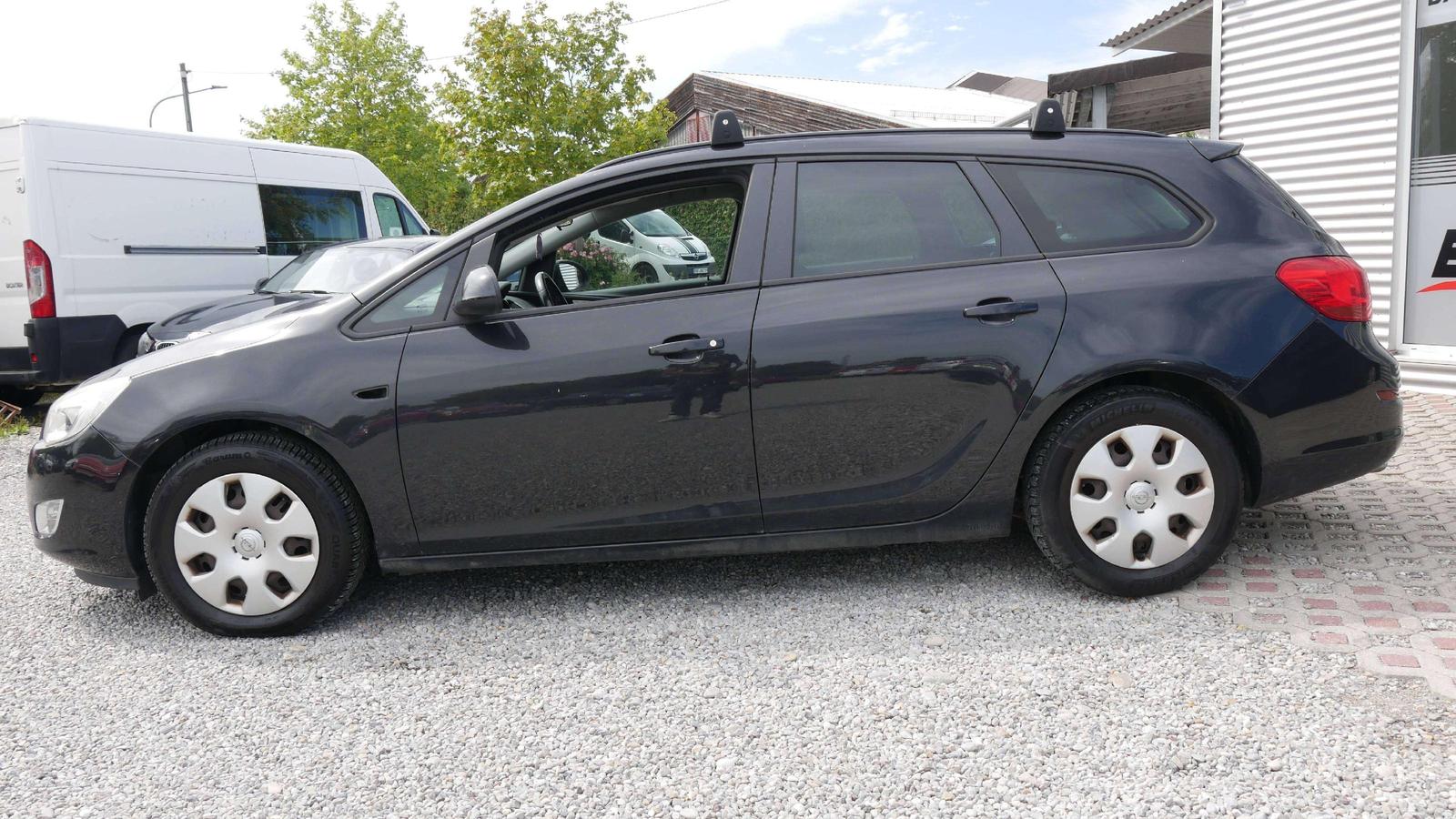 Opel Astra 2011 — photo 6