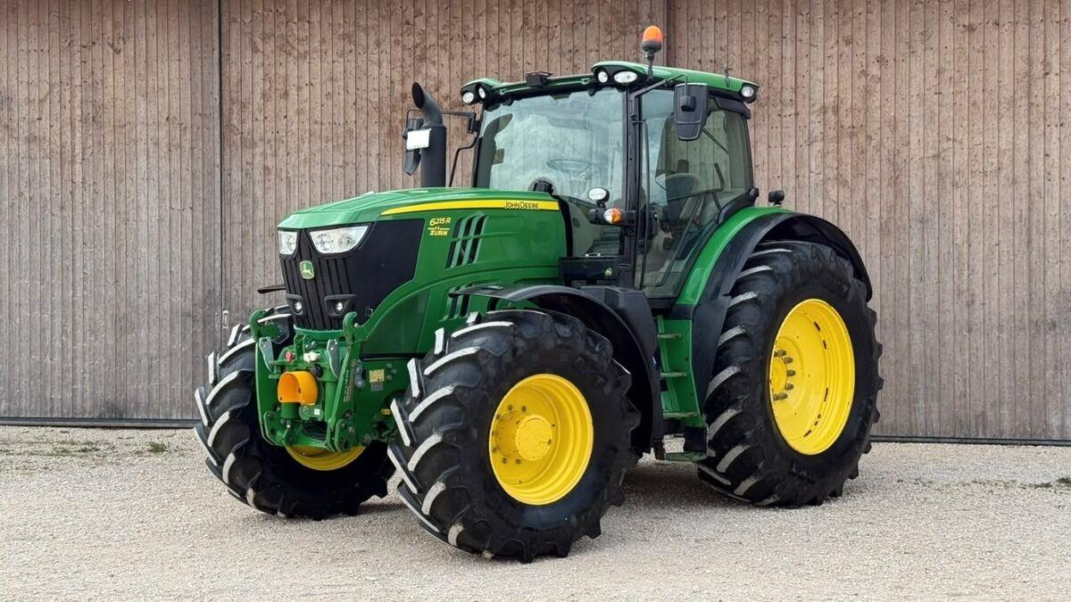 John Deere 6215R im Kundenauftrag
