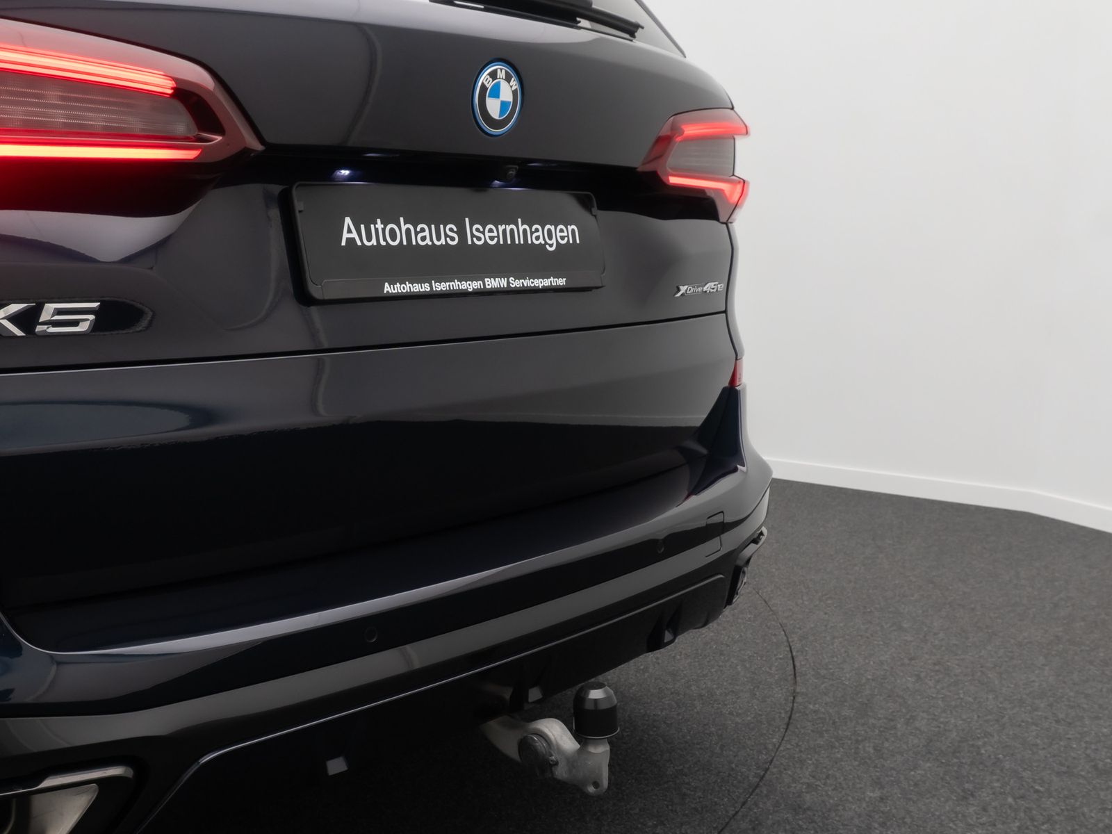 Fahrzeugabbildung BMW X5 xD45e M Sport HUD Kamera AHK Alarm DAB 21Zoll