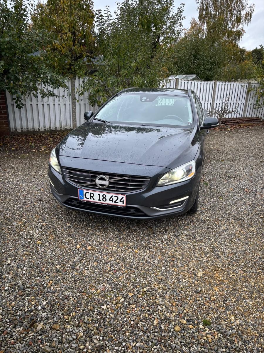 Volvo V60 2014 — rear view