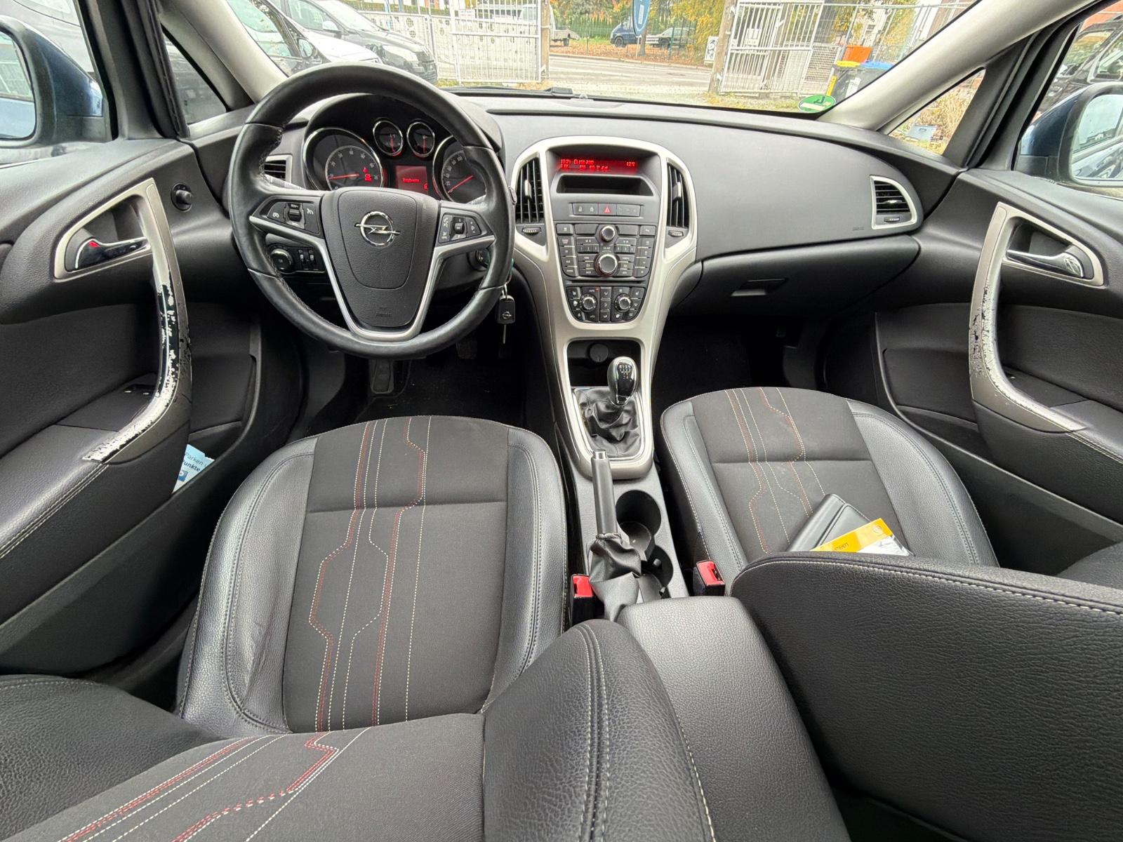 Opel Astra 2012 — photo 11