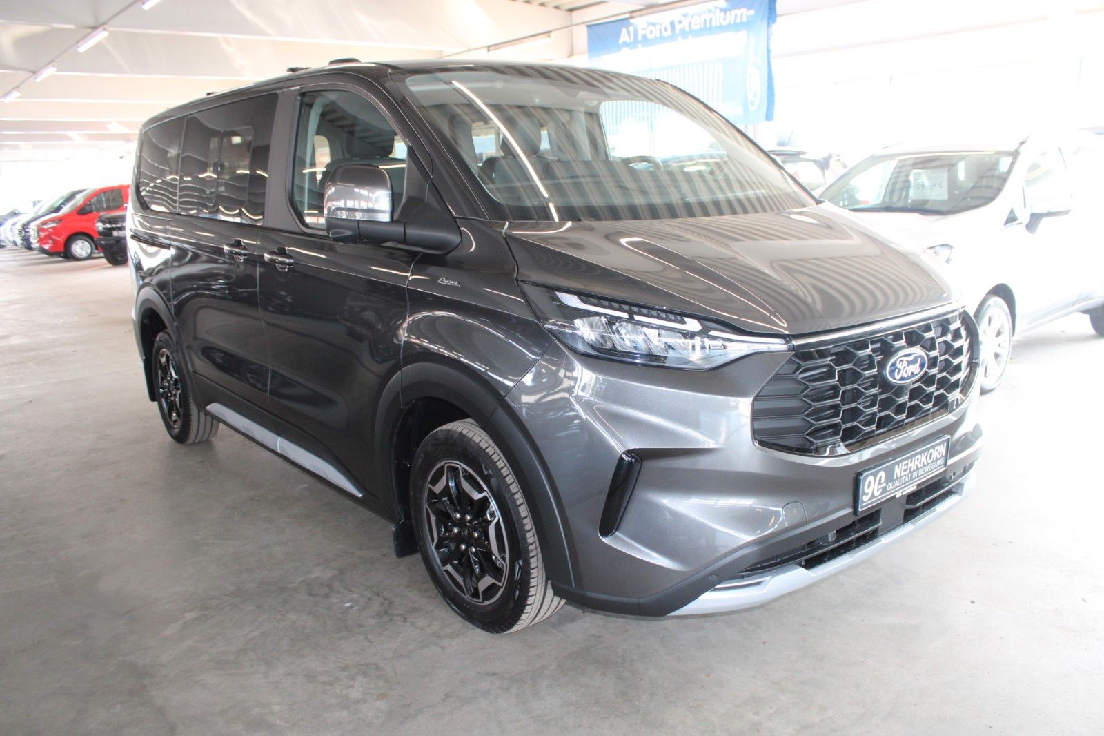 Fahrzeugabbildung Ford Tourneo Custom L1 Active AWD Automatik AHK STDHZ