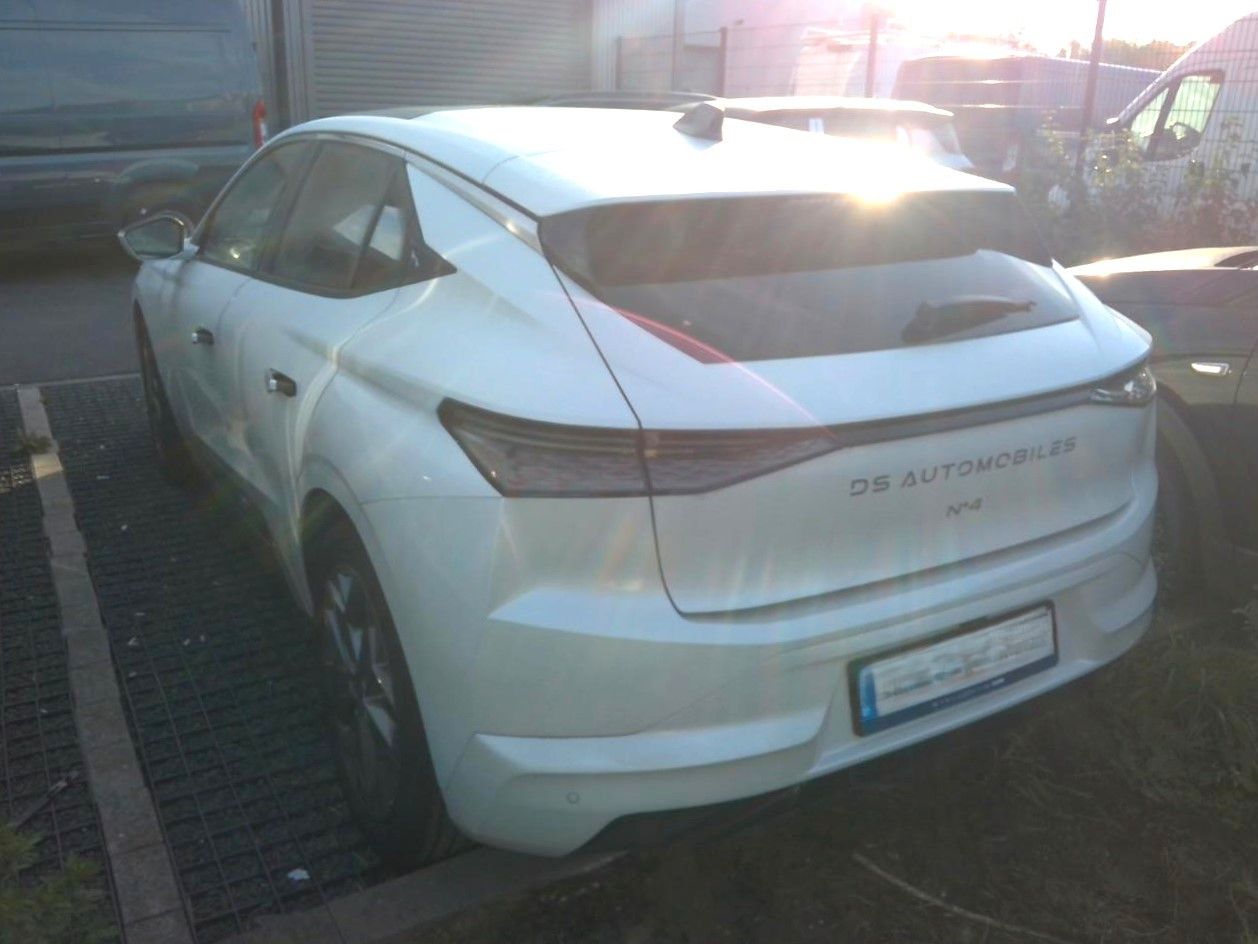 DS Automobiles Nº4 PALLAS 12 MHEV 145 eDCS6 AMBI*KAM*PANO*19 imagem 3